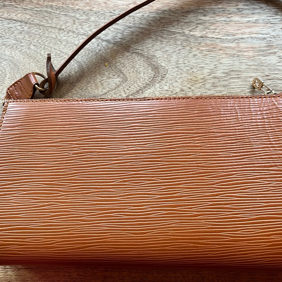 Louis Vuitton Leather Epi Pouchette - Picture 2 of 8
